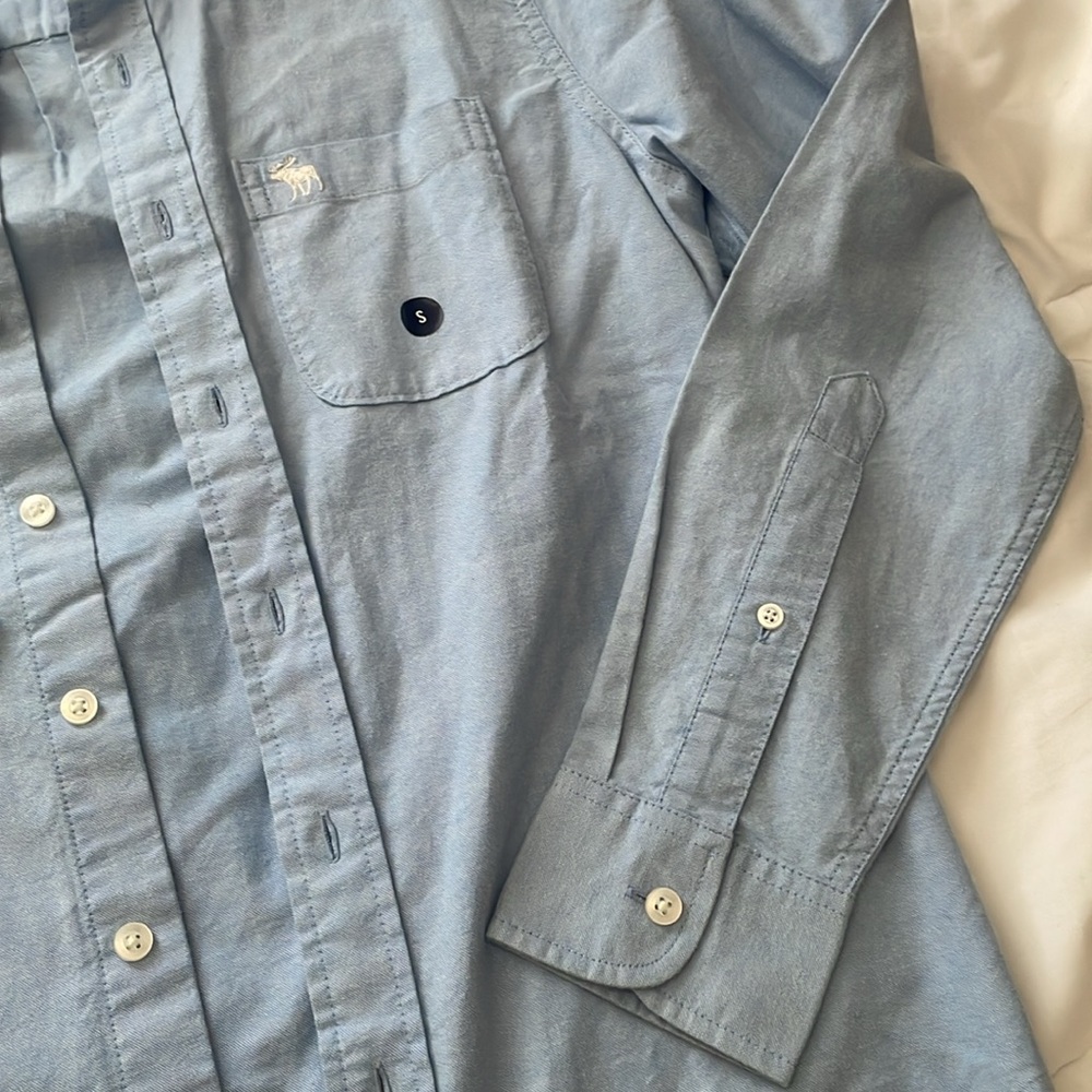 Light Blue Button-Up Shirt - Picture 3 of 3
